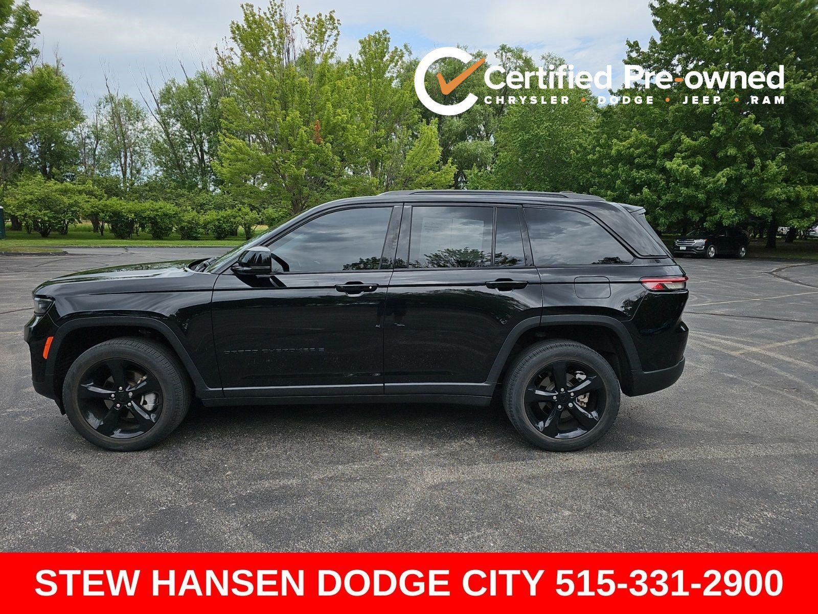 Certified Used 2023 Diamond Black Crystal Pearlcoat Jeep Limited image 1