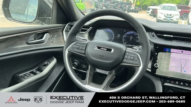 New 2026 Bright White Clear-Coat Exterior Paint Jeep Limited image 26