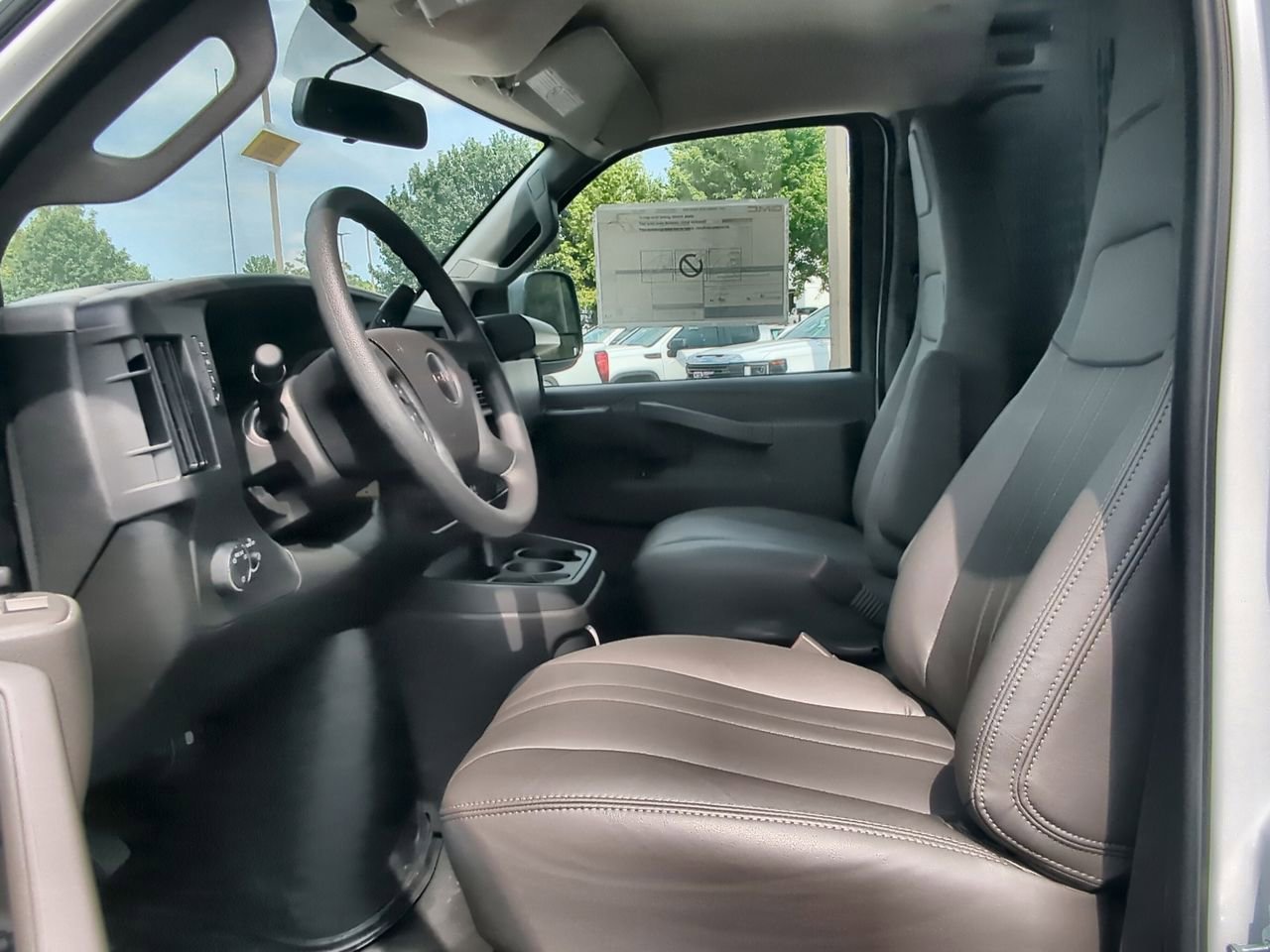 2025 GMC Savana Cargo Work Van - Photo 17