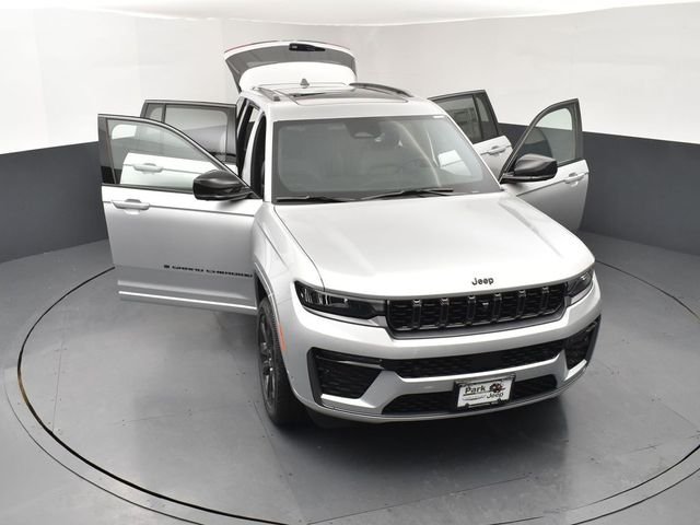 New 2026 Silver Zynith Exterior Paint Jeep Limited Reserve image 24