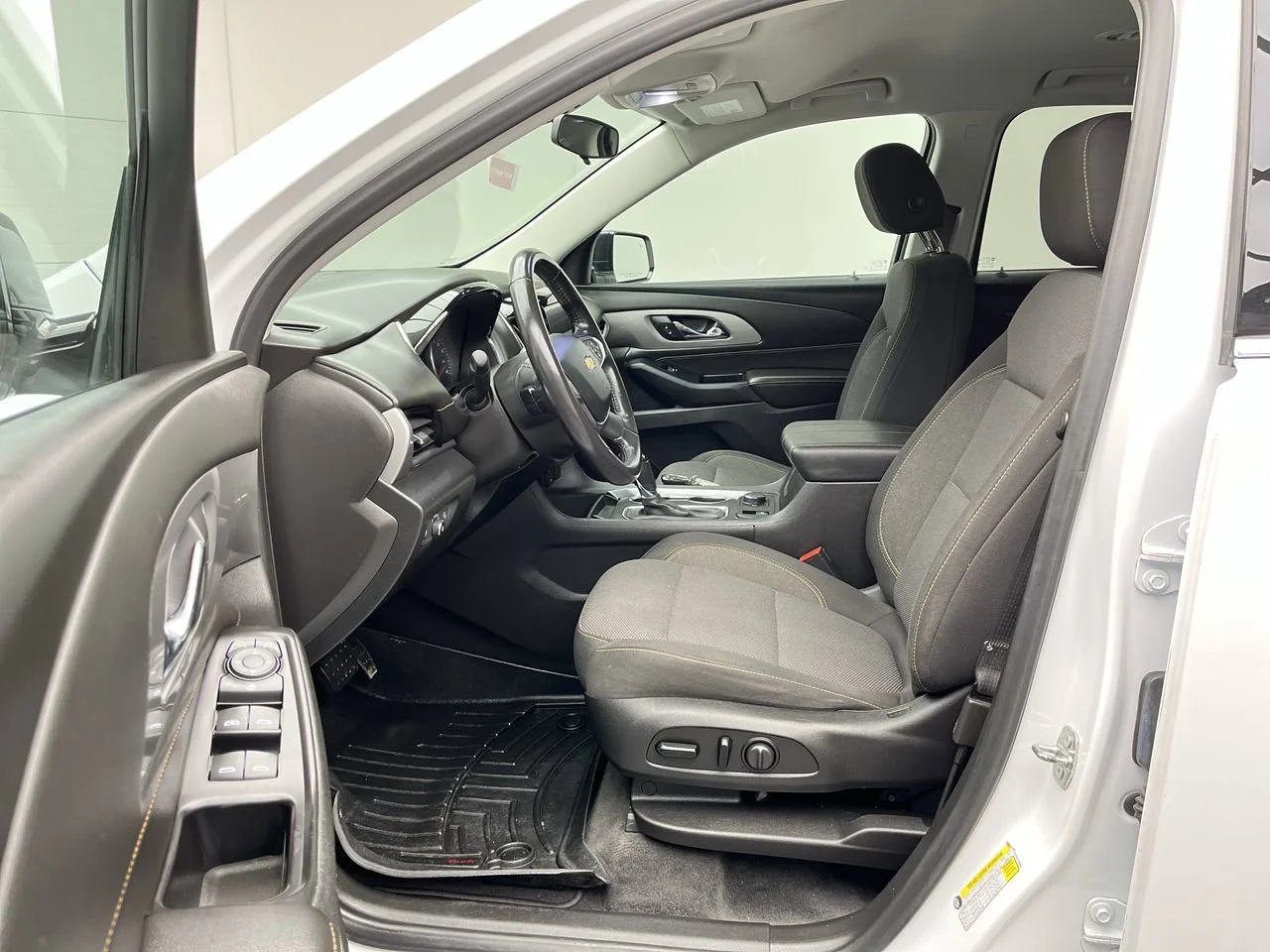 Used 2019 SUMMIT WHITE Chevrolet LT Cloth image 3