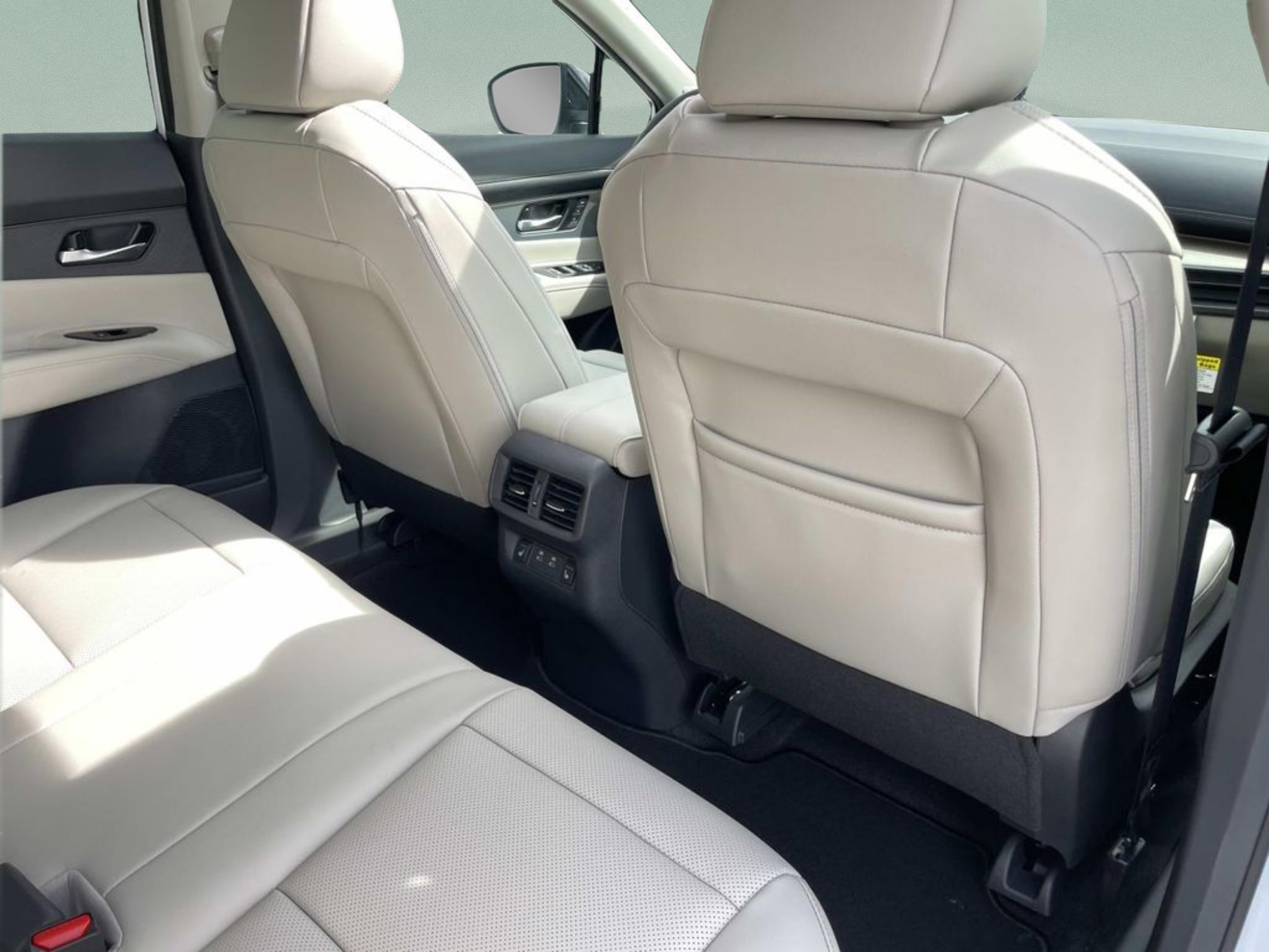 New 2026 Everest White Pearl TriCoat Nissan SL image 14