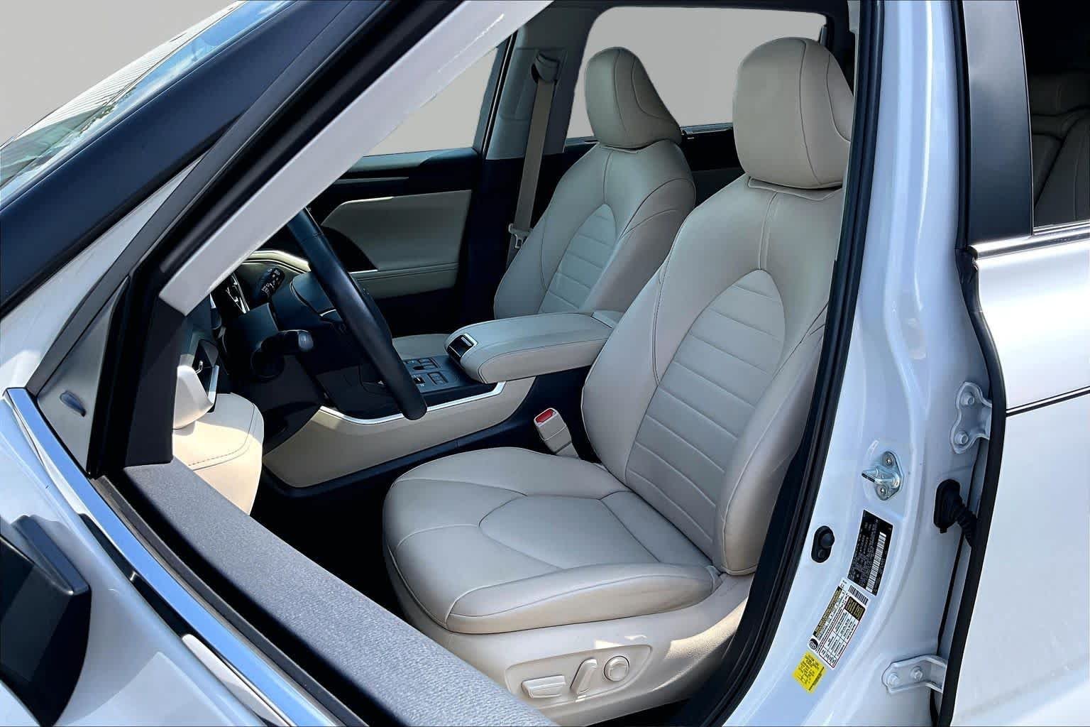 Used 2024 Wind Chill Pearl Toyota XLE image 8