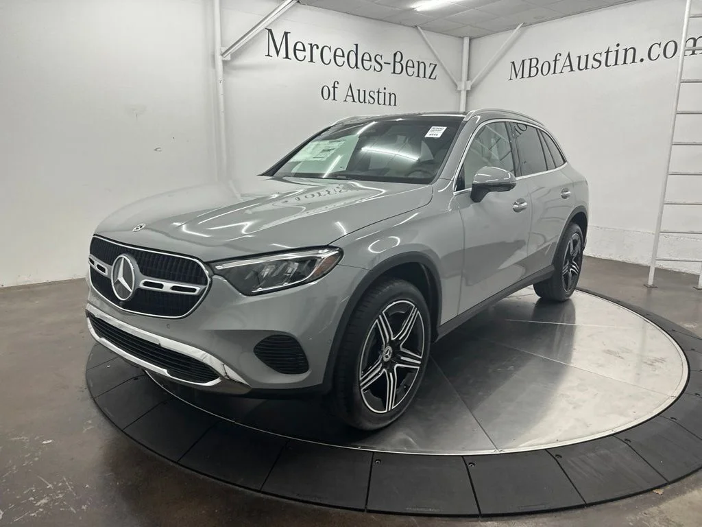 New 2027 White Mercedes-Benz GLC 300 image 3