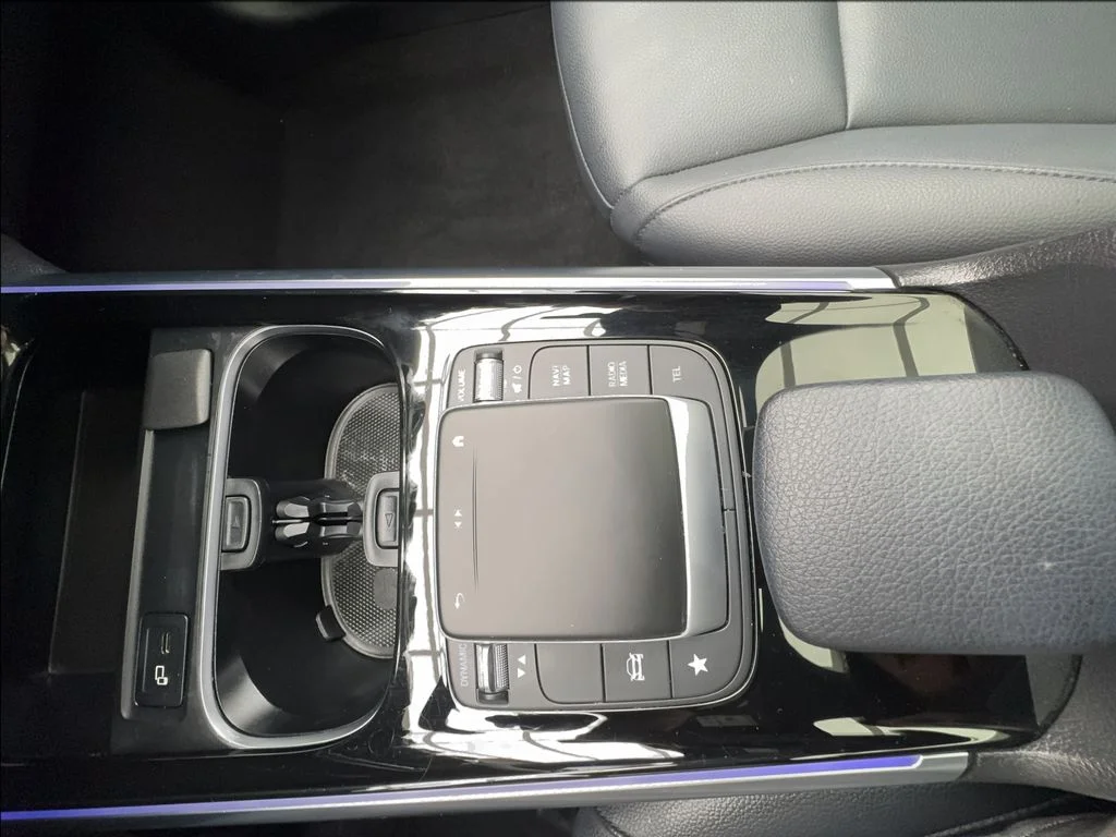Used 2022 White Mercedes-Benz GLA 250 image 41