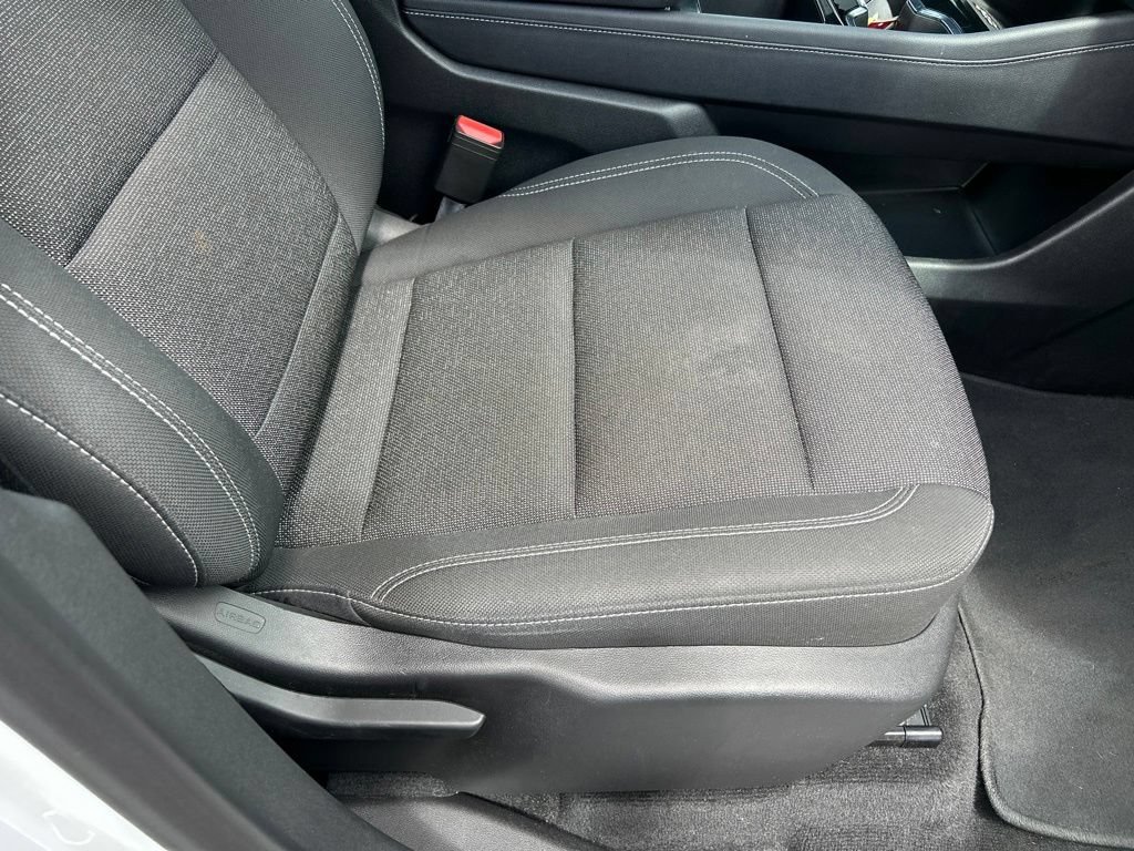Used 2025 Summit White Chevrolet LT image 41