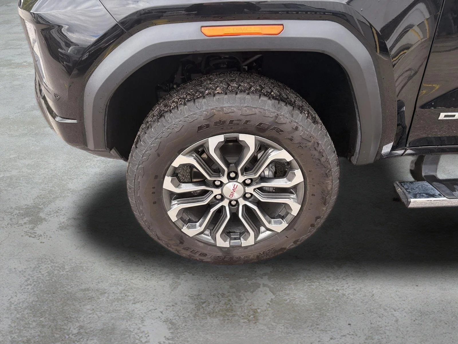 Used 2025 Onyx Black GMC Denali image 8