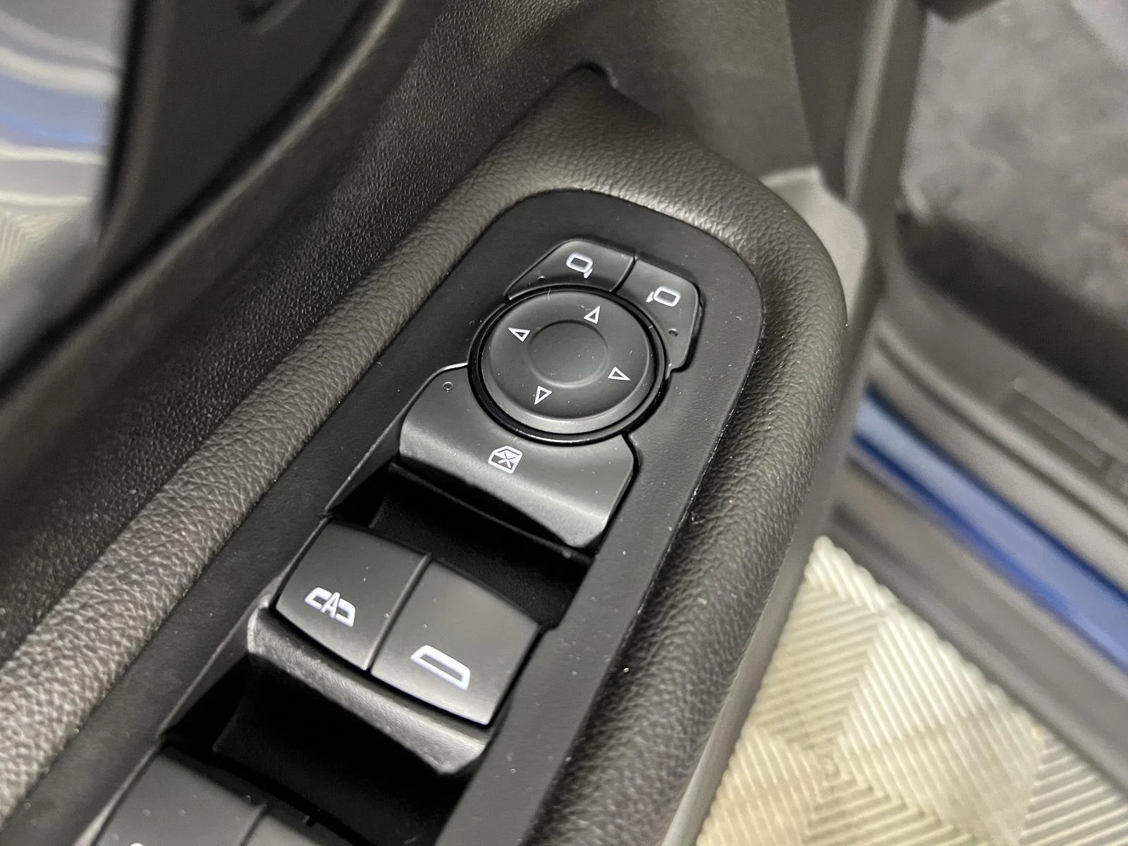 Used 2020 BLUE EMERALD METALLIC GMC SLE image 36