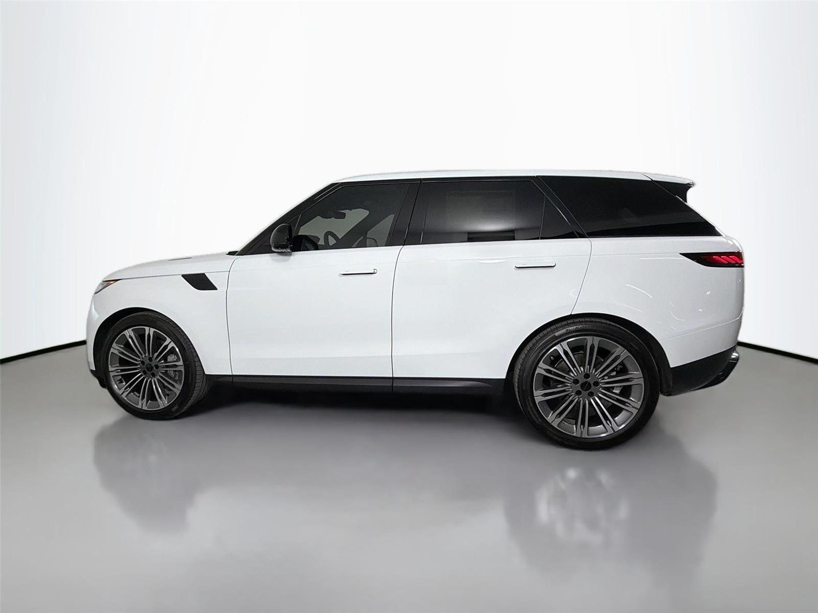 New 2026 Fuji White Land Rover SE P360 image 8