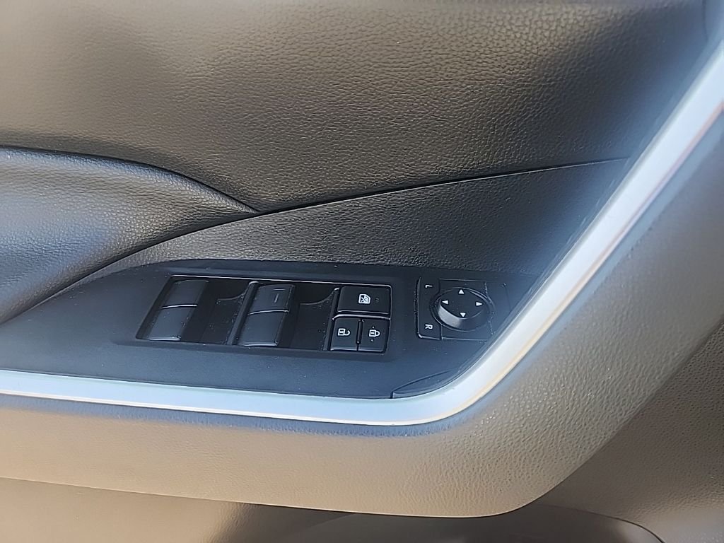 Used 2021  Toyota XLE image 26