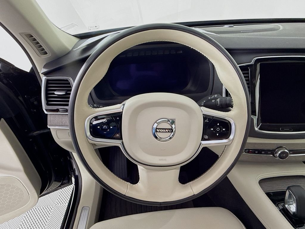 Used 2023 Black Volvo B6 Plus 6-Seater image 12