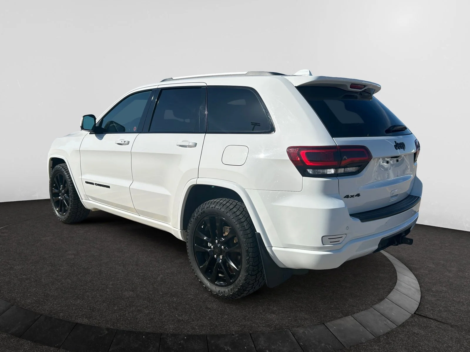 Used 2020 Bright White Jeep ALTITUDE image 3