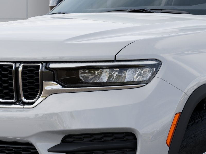 New 2025 Bright White Clear-Coat Exterior Paint Jeep Laredo image 10