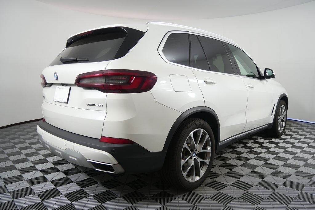 Used 2021 Mineral White Metallic BMW xDrive40i image 3