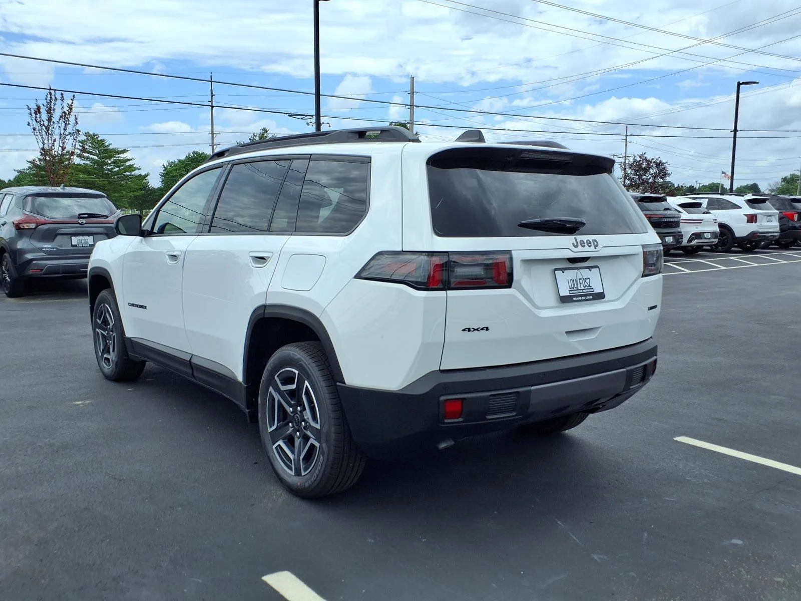 New 2026 Bright White Clear-Coat Exterior Paint Jeep Limited image 17