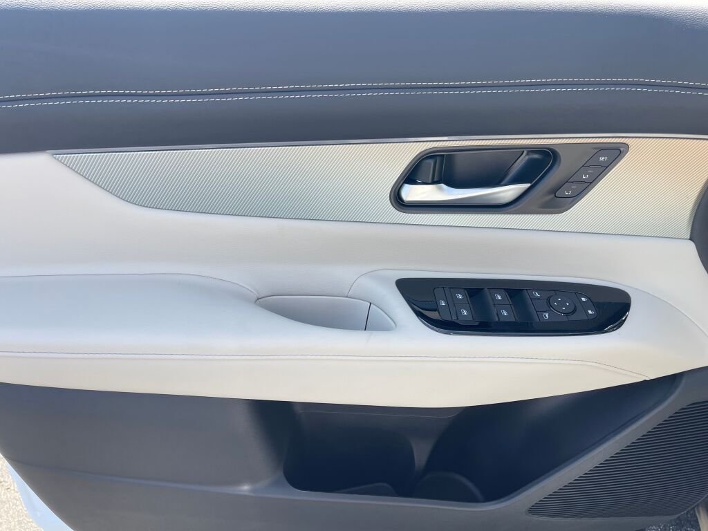 New 2026 Everest White Pearl Tricoat Nissan SL image 7