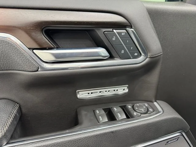 Used 2025 White Frost Tricoat GMC Denali image 36