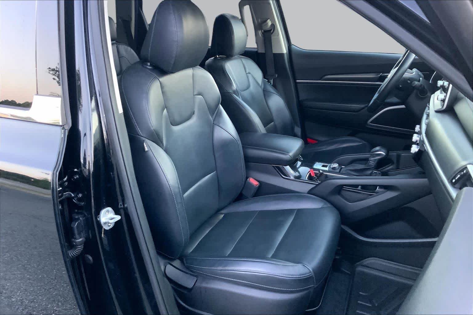 Used 2020 Ebony Black Kia LX image 9