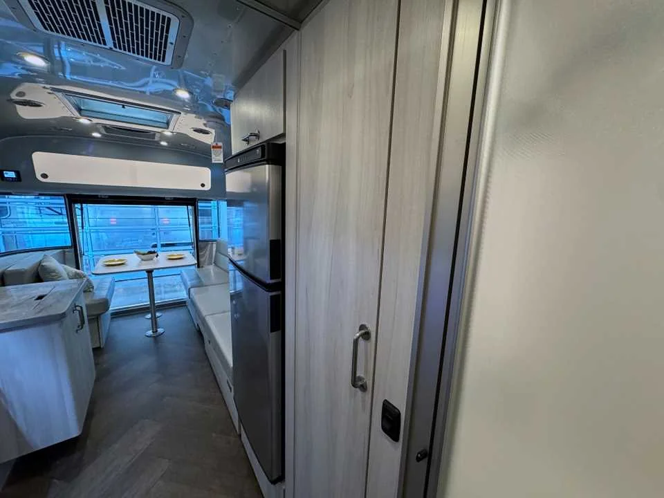 New 2027 SILVER AIRSTREAM  image 44