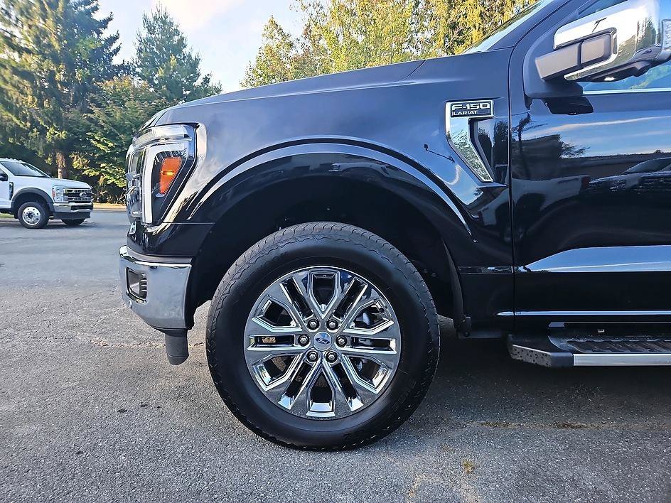 Used 2025 Black Metallic Ford LARIAT image 9