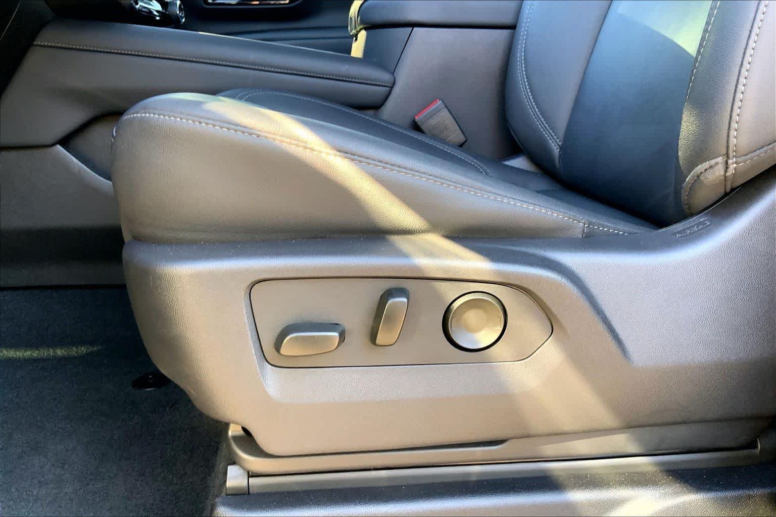 Used 2025 Sterling Gray Metallic Chevrolet LT image 31