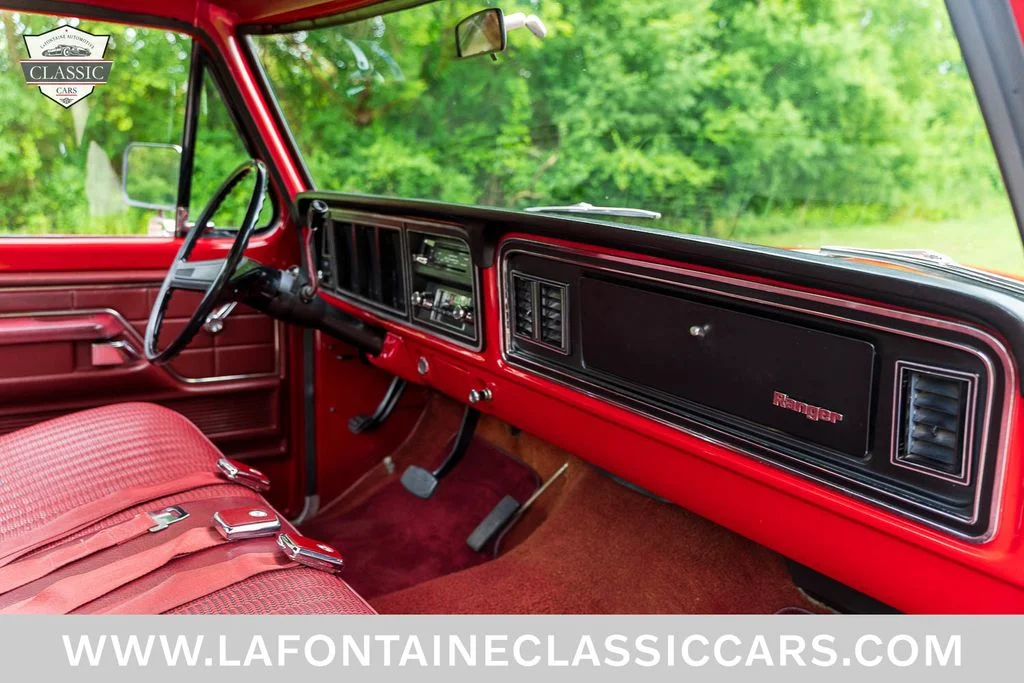 Used 1975 Red Ford  image 12