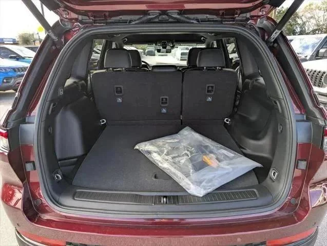 2025 Jeep Grand Cherokee Altitude - Photo 30