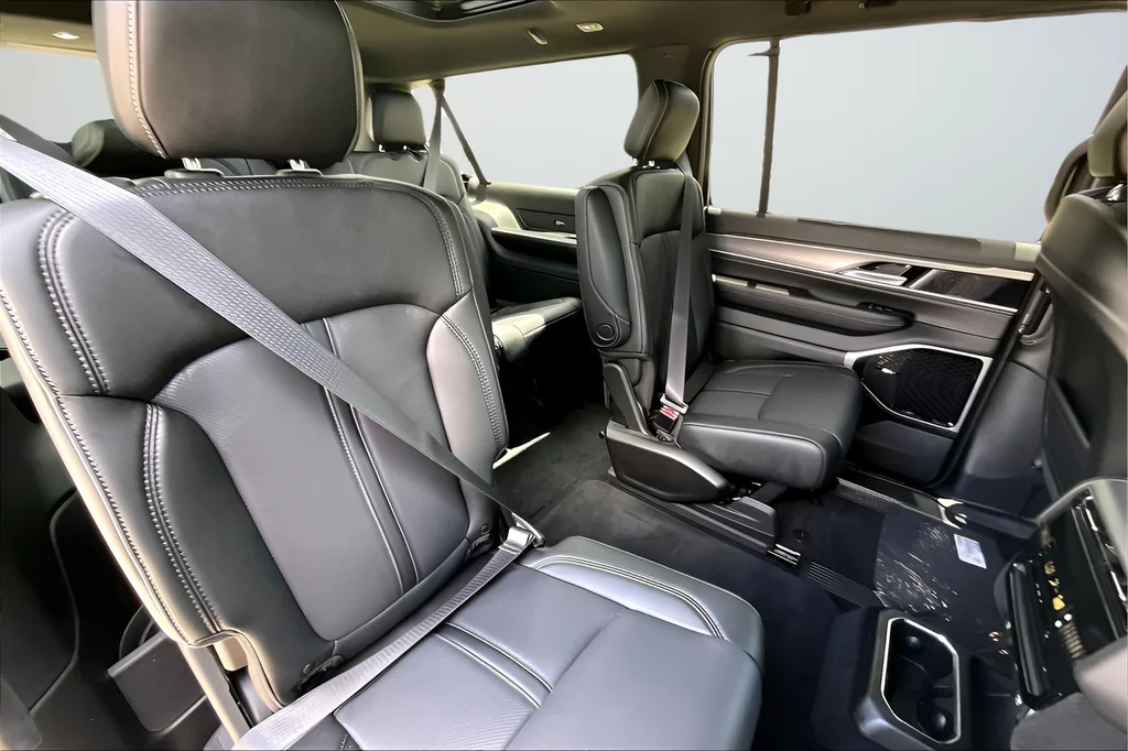 New 2026 Fathom Blue Pearlcoat Jeep Limited Reserve image 23