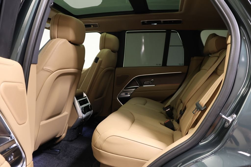 New 2026 Belgravia Green Land Rover SE image 34