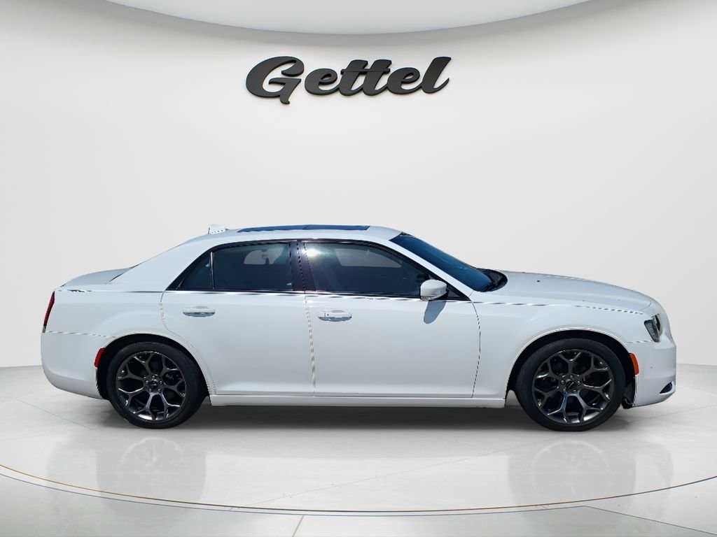 Used 2018 White Chrysler S image 4