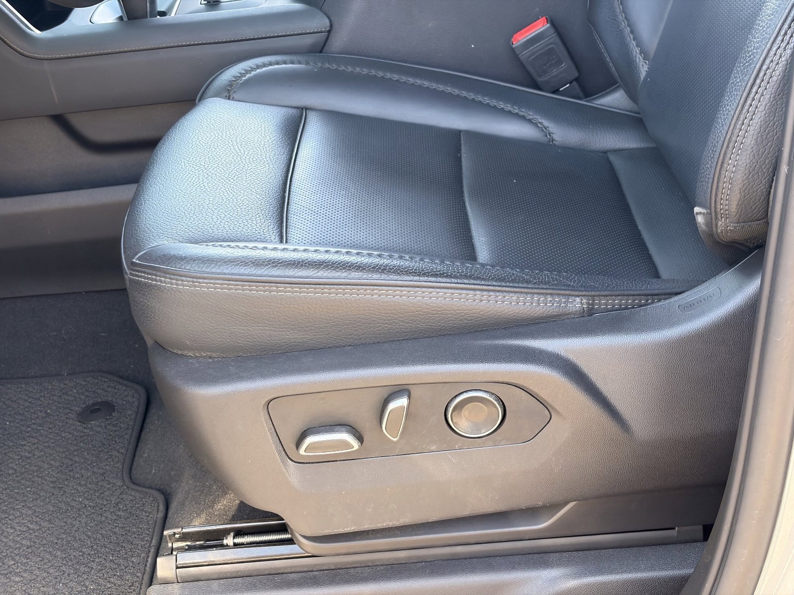 Used 2025 Sterling Metallic GMC Denali image 13