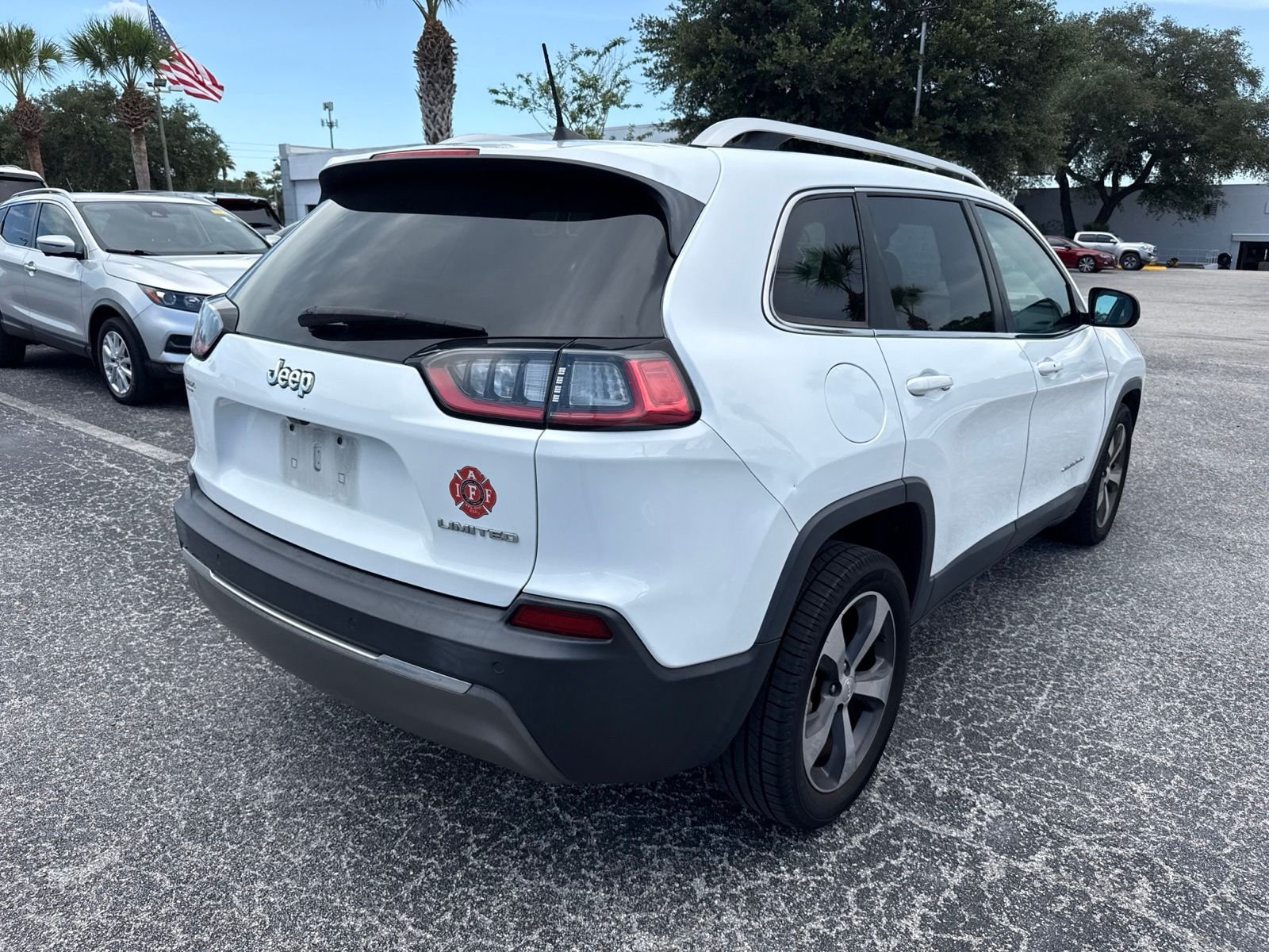 Used 2019 White Jeep Limited image 3
