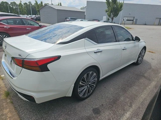 Used 2023 White Nissan 2.5 SL image 5