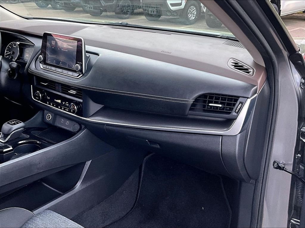 Used 2023 Gray Nissan SV image 13
