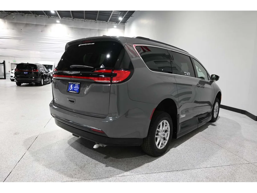 2022 Chrysler Pacifica Touring L - Photo 6