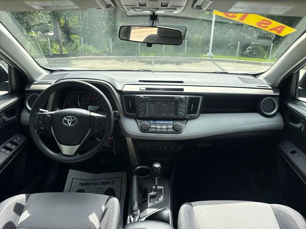 Used 2015 Classic Silver Metallic Toyota XLE image 16