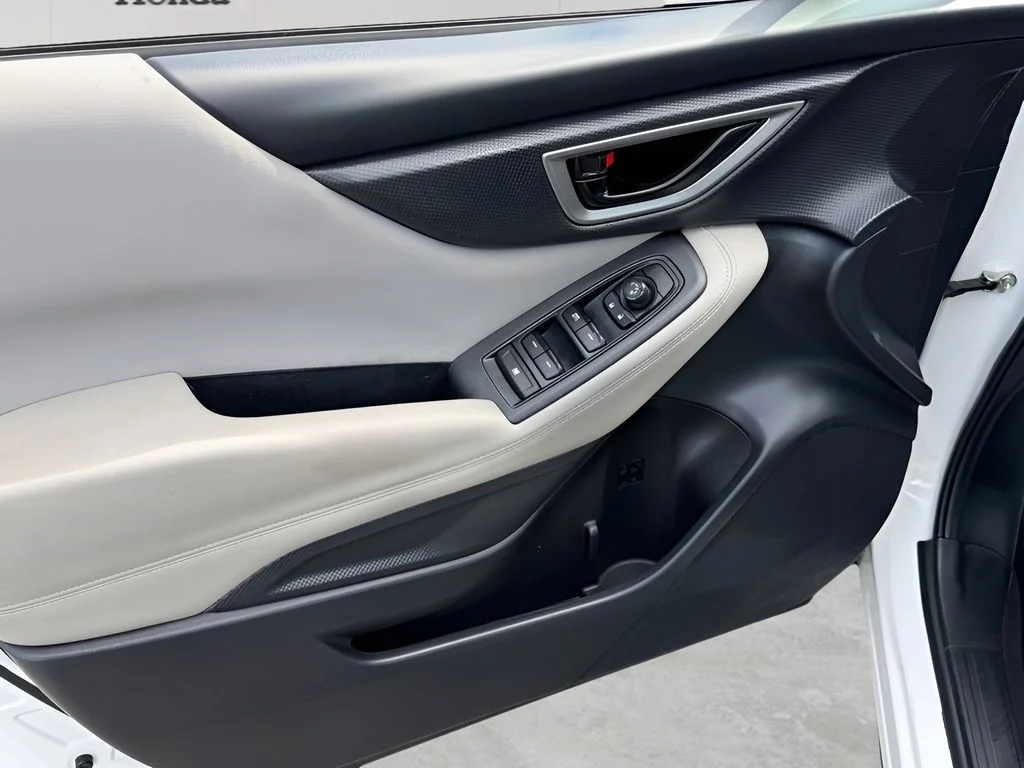 Used 2023 Crystal White Pearl Subaru Base image 17