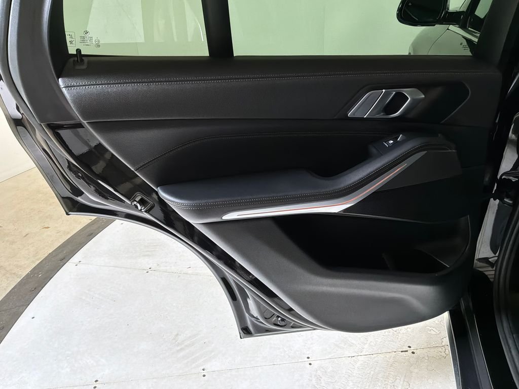 Used 2022 Black BMW xDrive40i image 11