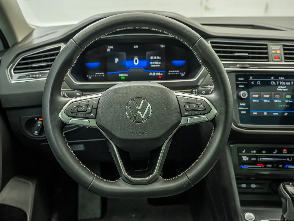 Used 2023 Opal White Volkswagen 2.0T SE image 39