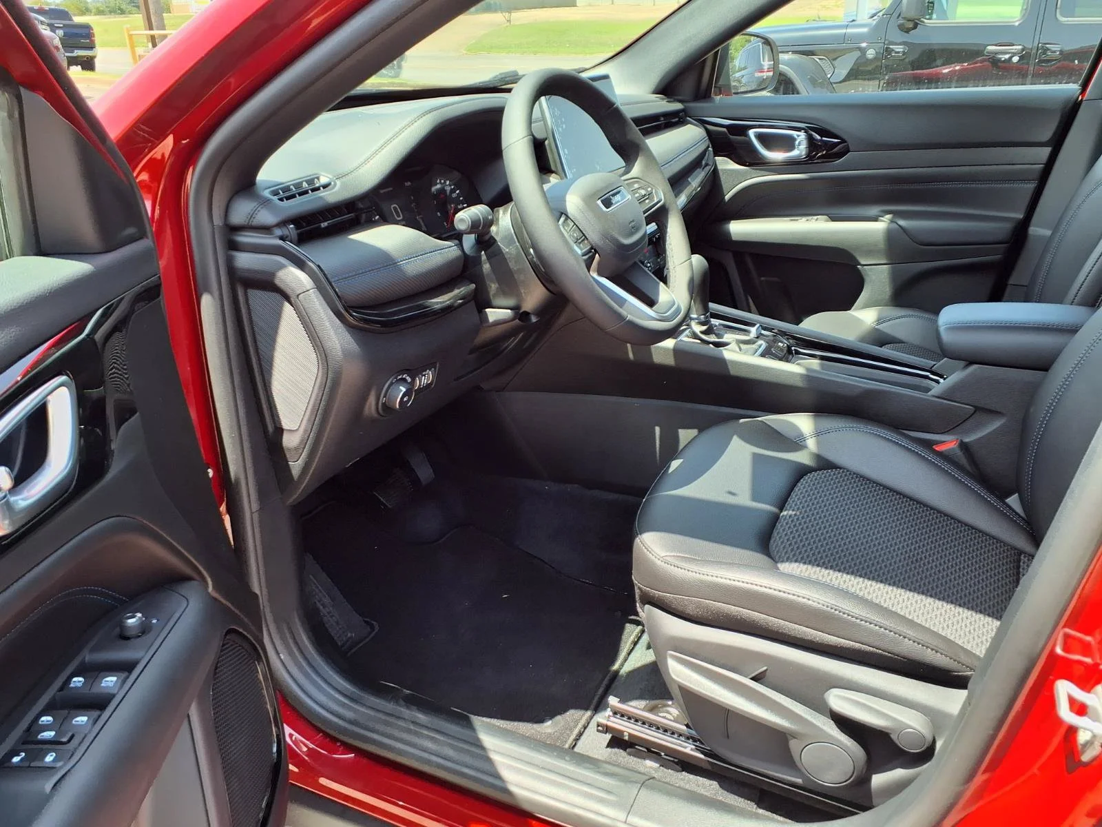 New 2026 Red Hot Pearl-Coat Exterior Paint Jeep Latitude Altitude image 14