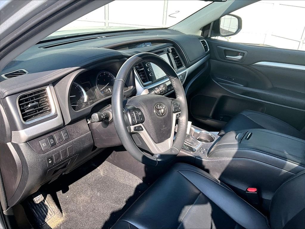Used 2019 Celestial Silver Metallic Toyota XLE image 7