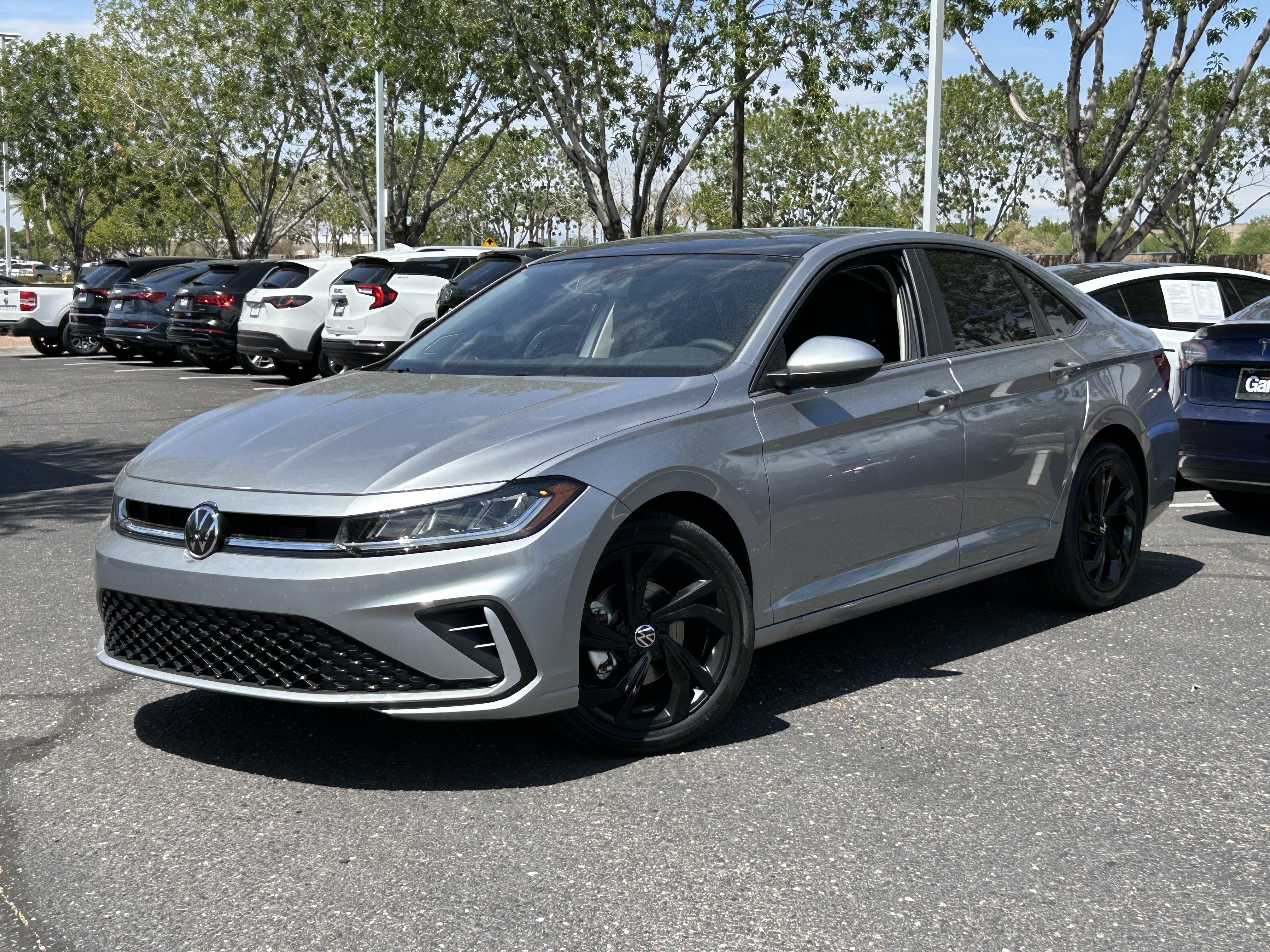 New 2026 Pyrite Silver Metallic Volkswagen SE image 21