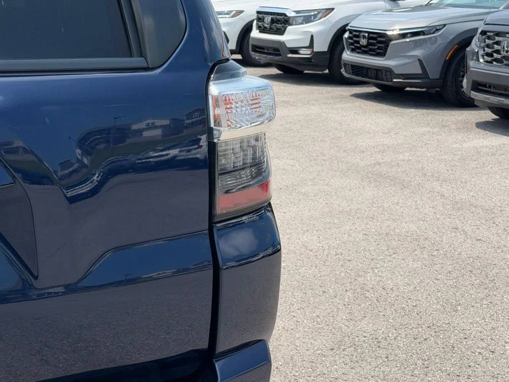 Used 2018 Nautical Blue Metallic Toyota SR5 image 4