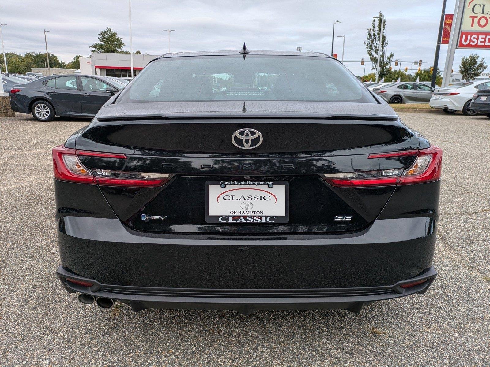Certified Used 2025  Toyota SE image 5