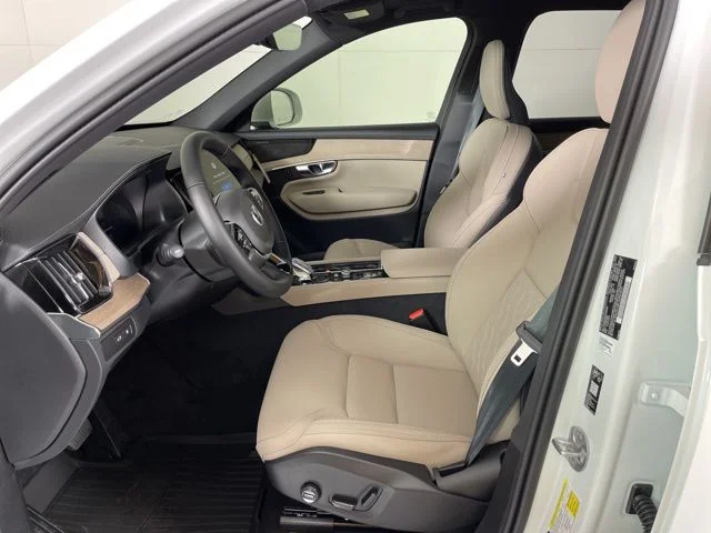 2026 Volvo XC90 Plus - Photo 18