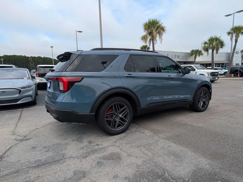 New 2026 Vapor Blue Metallic Ford ST-Line image 4