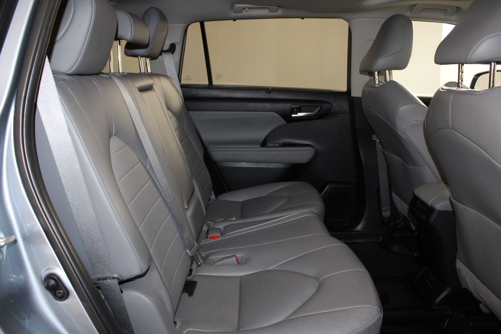 Used 2023  Toyota XLE image 14
