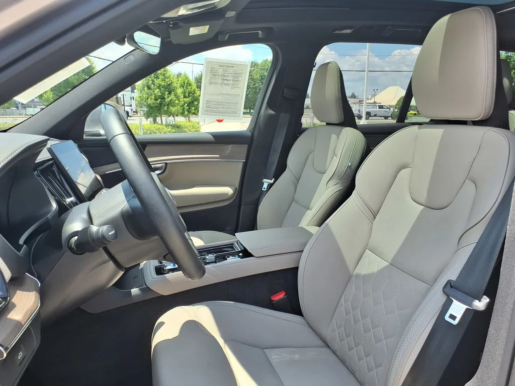 2026 Volvo XC90 Plus - Photo 14