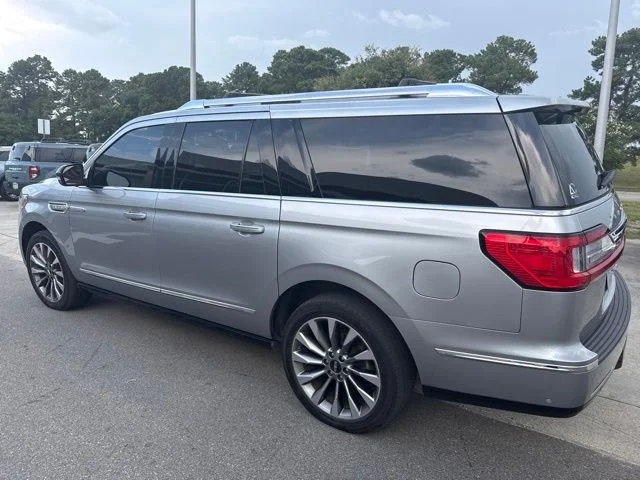 Used 2020 Silver Lincoln Reserve image 2