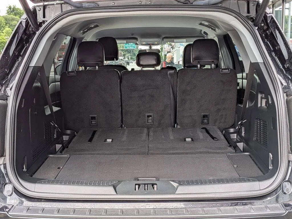 Used 2023 Black Ford XLT image 8